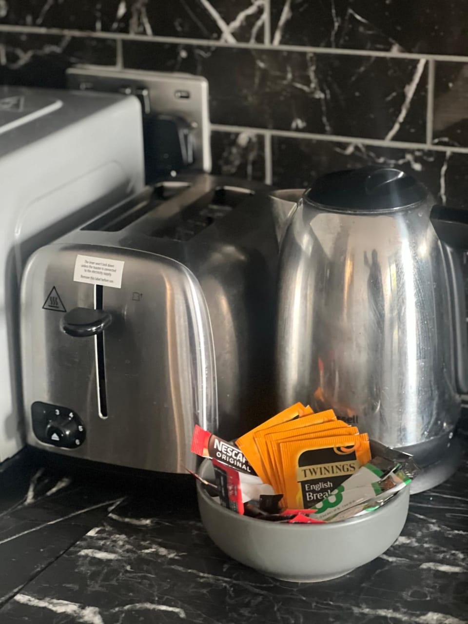 Coffee/tea facilities, toaster