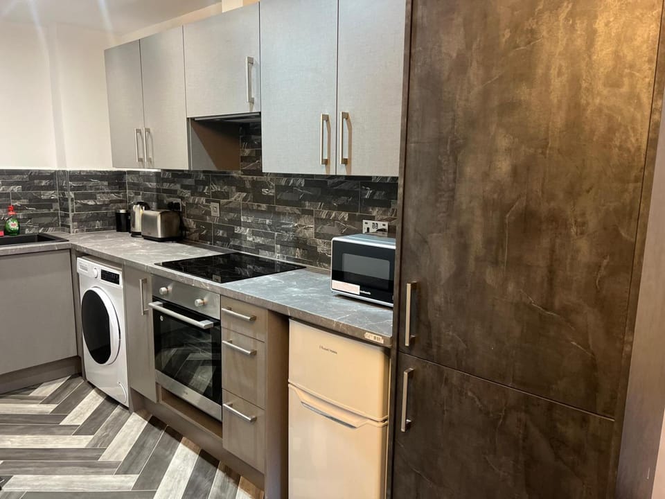 Kitchen or kitchenette, oven, stove, toaster, washing machine, dryer