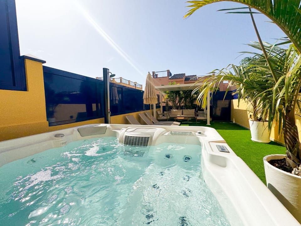 Garden, Hot Tub