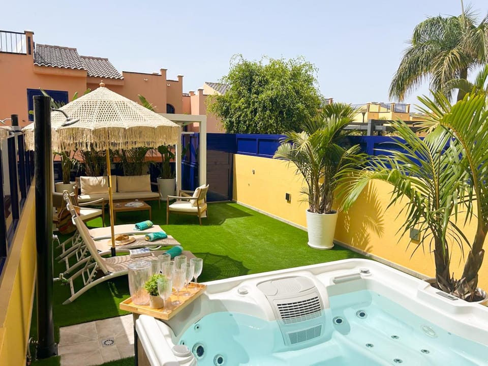 Garden, Hot Tub