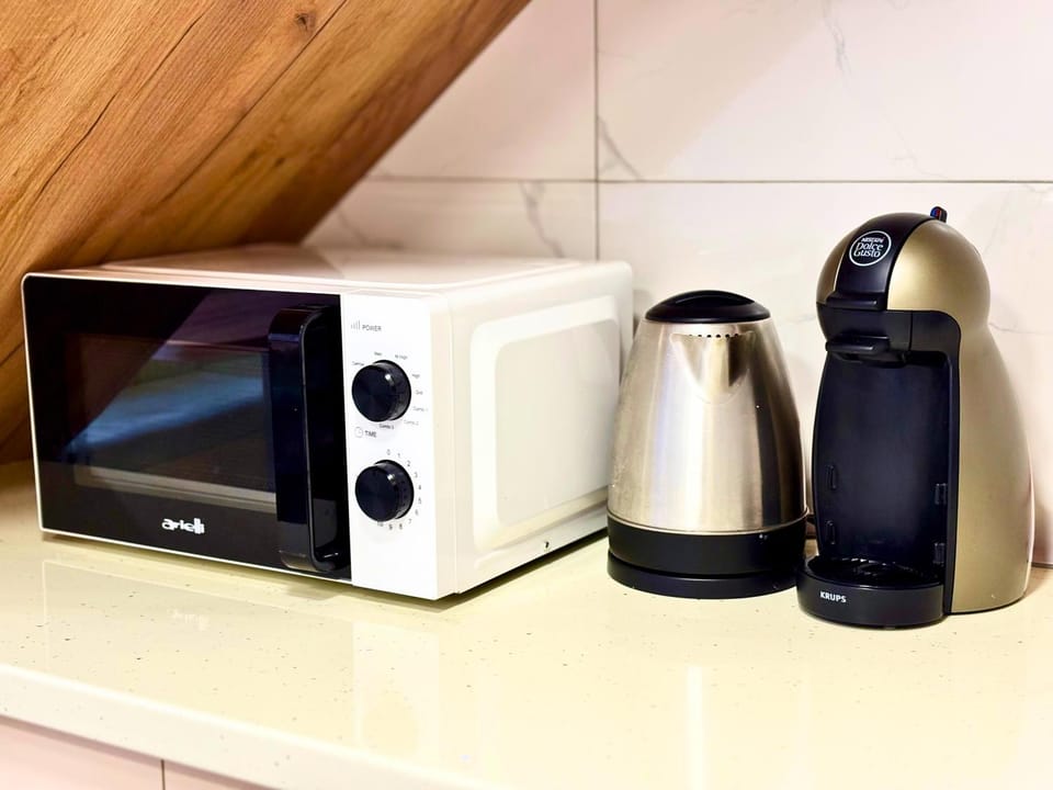 Coffee/tea facilities, microwave, kitchen