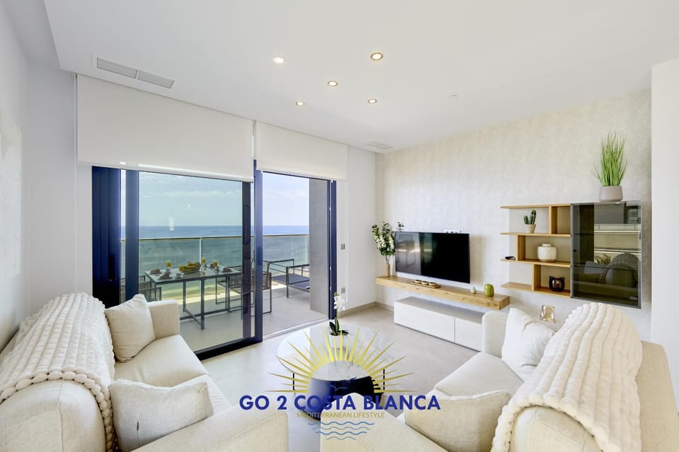 Communal lounge/ TV room, Living room