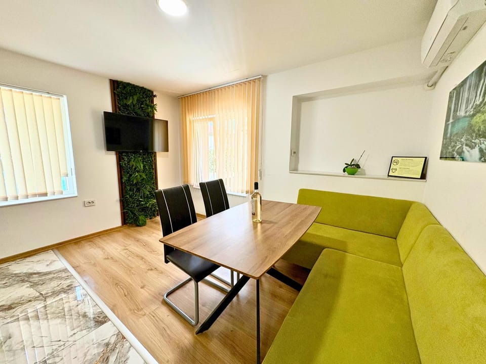 TV and multimedia, Dining area