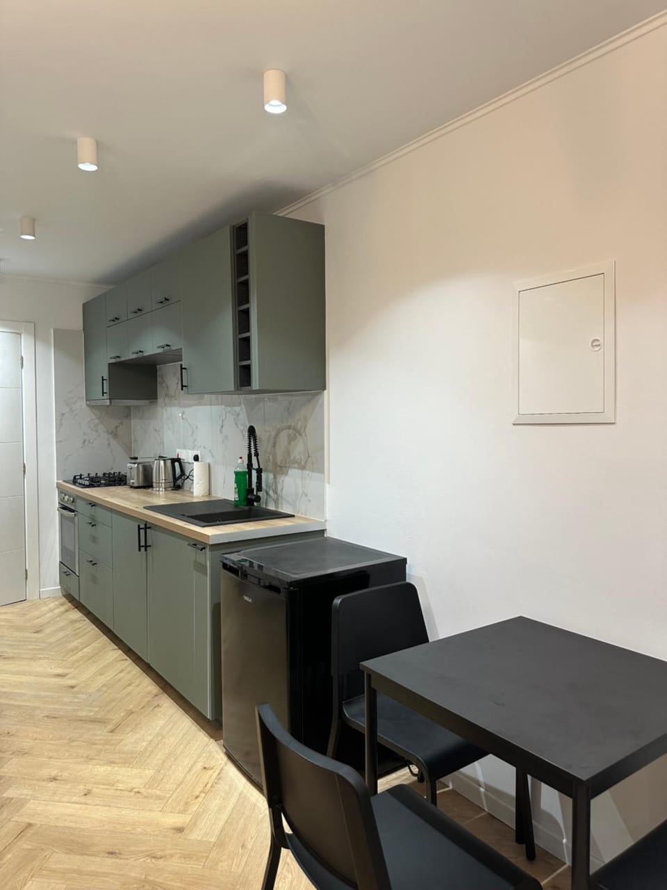 Kitchen or kitchenette, Dining area, oven, stove