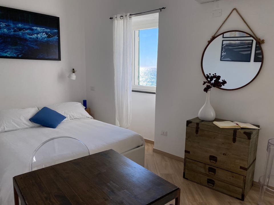 Bed, View (from property/room), View (from property/room), Bedroom, Sea view, Sea view