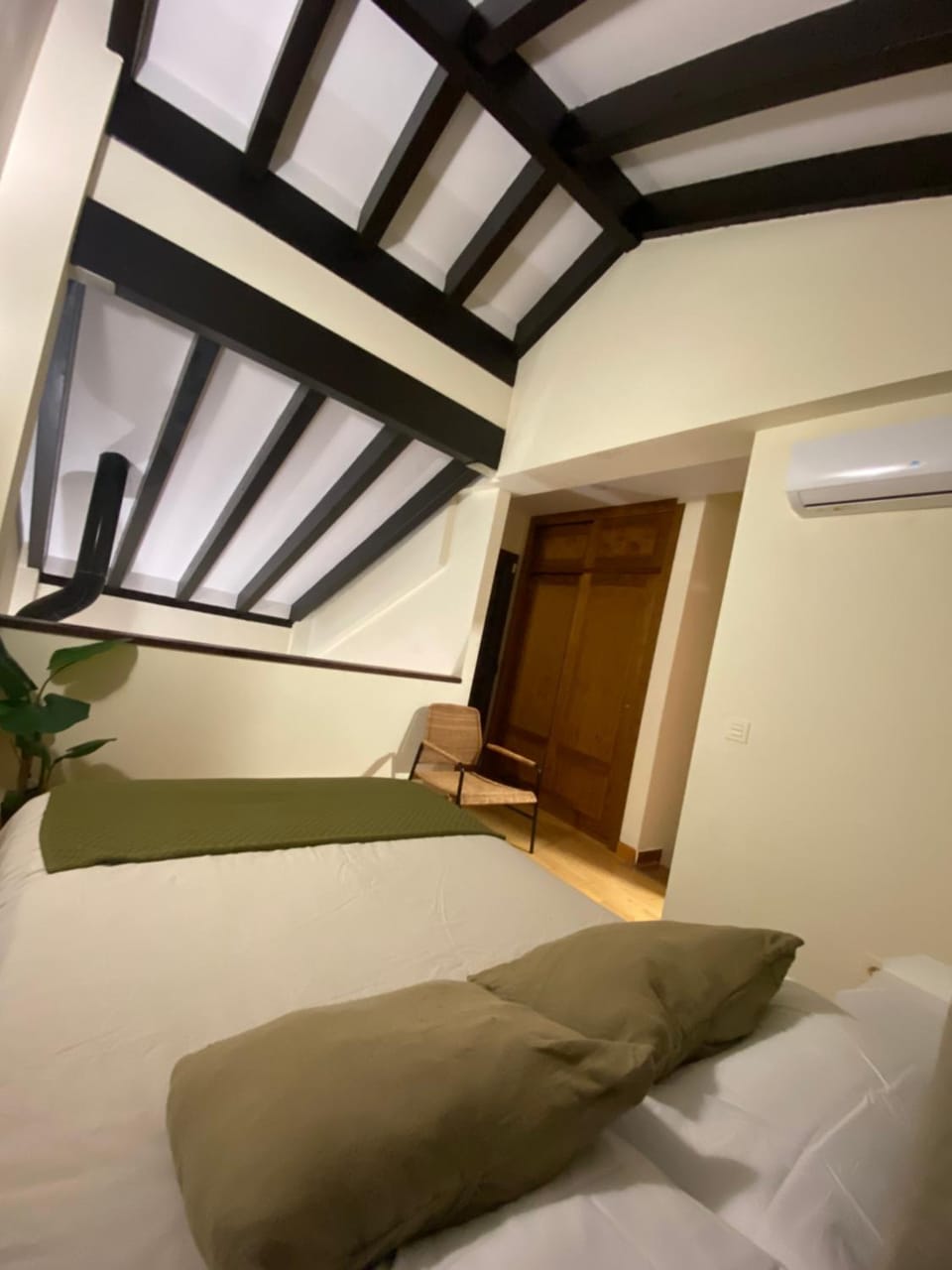 Photo of the whole room, Bedroom