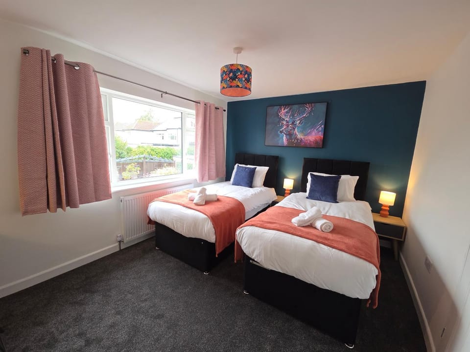 Bed, Photo of the whole room, Bedroom