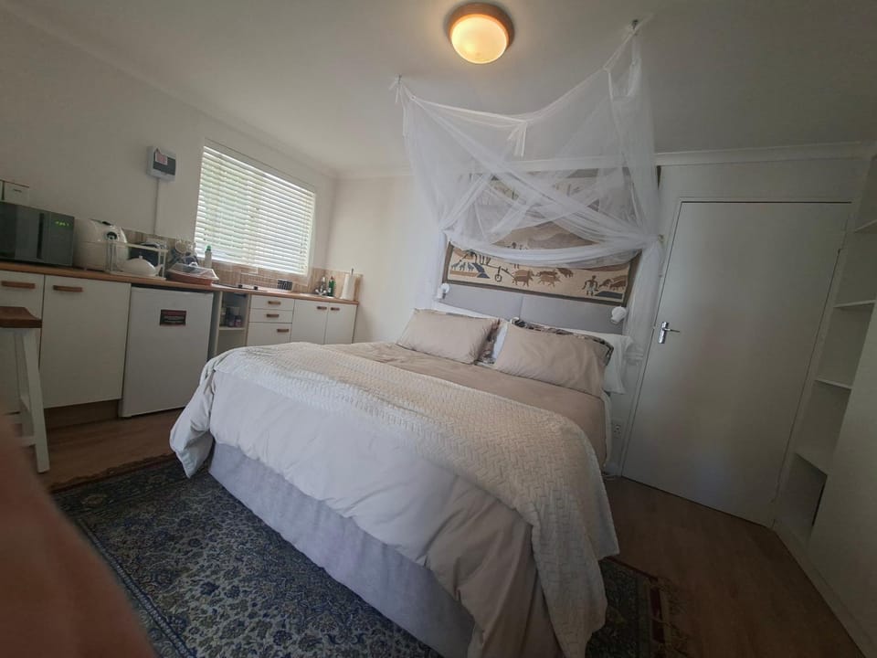 Bed, Kitchen or kitchenette, Bedroom