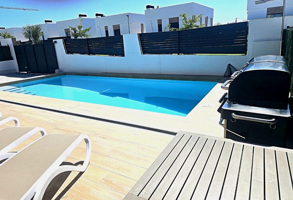 Day, Pool view, Swimming pool, sunbed