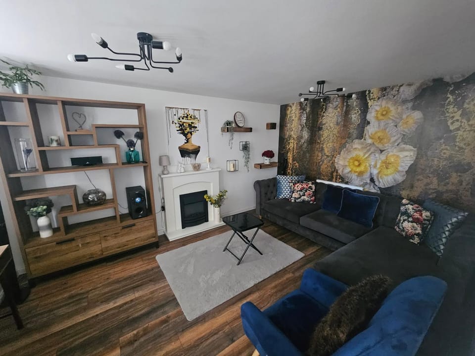 Communal lounge/ TV room, Living room, Seating area