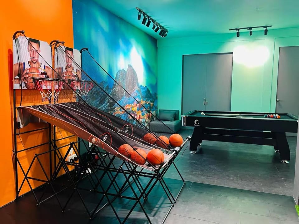 PJ SS2 Bathtub Karaoke Buffet 18 Pax 5KM to 1Utama Apartment in Petaling Jaya