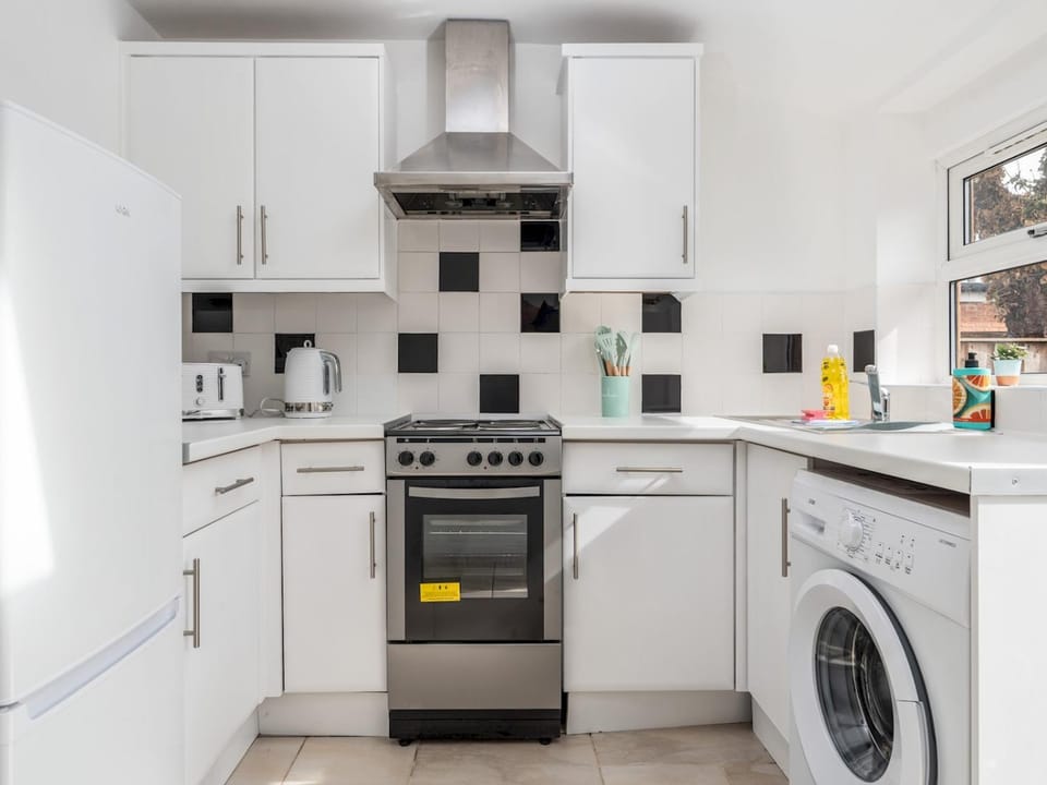 Kitchen or kitchenette, Other, oven, stove, toaster, washing machine