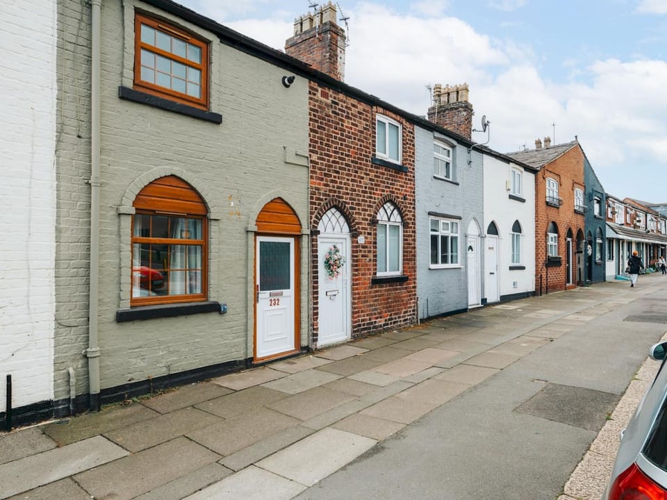 Property building, Day, Neighbourhood, Other, Street view, Location