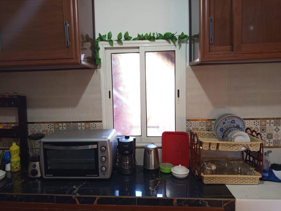 Kitchen or kitchenette, oven