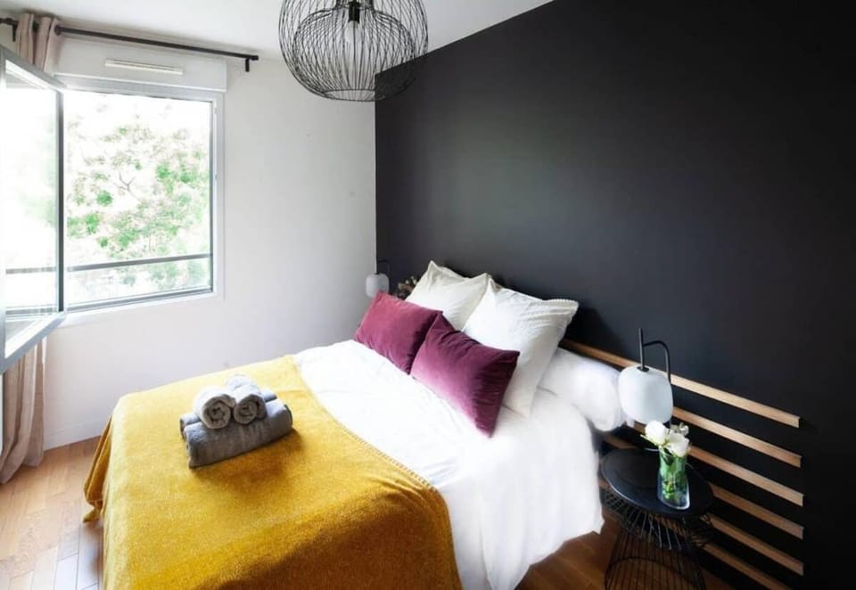 Bois-Colombes St Lazare 3 rooms Terrace Apartment in Courbevoie