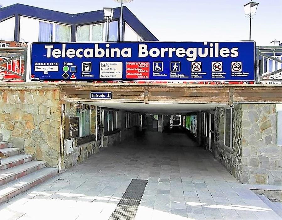 SKI & SNOW APARTMENTS - PLAZA DE PRADOLLANO - Junto a los Telecabinas by TODOSIERRANEVADA Cabin in Sierra Nevada