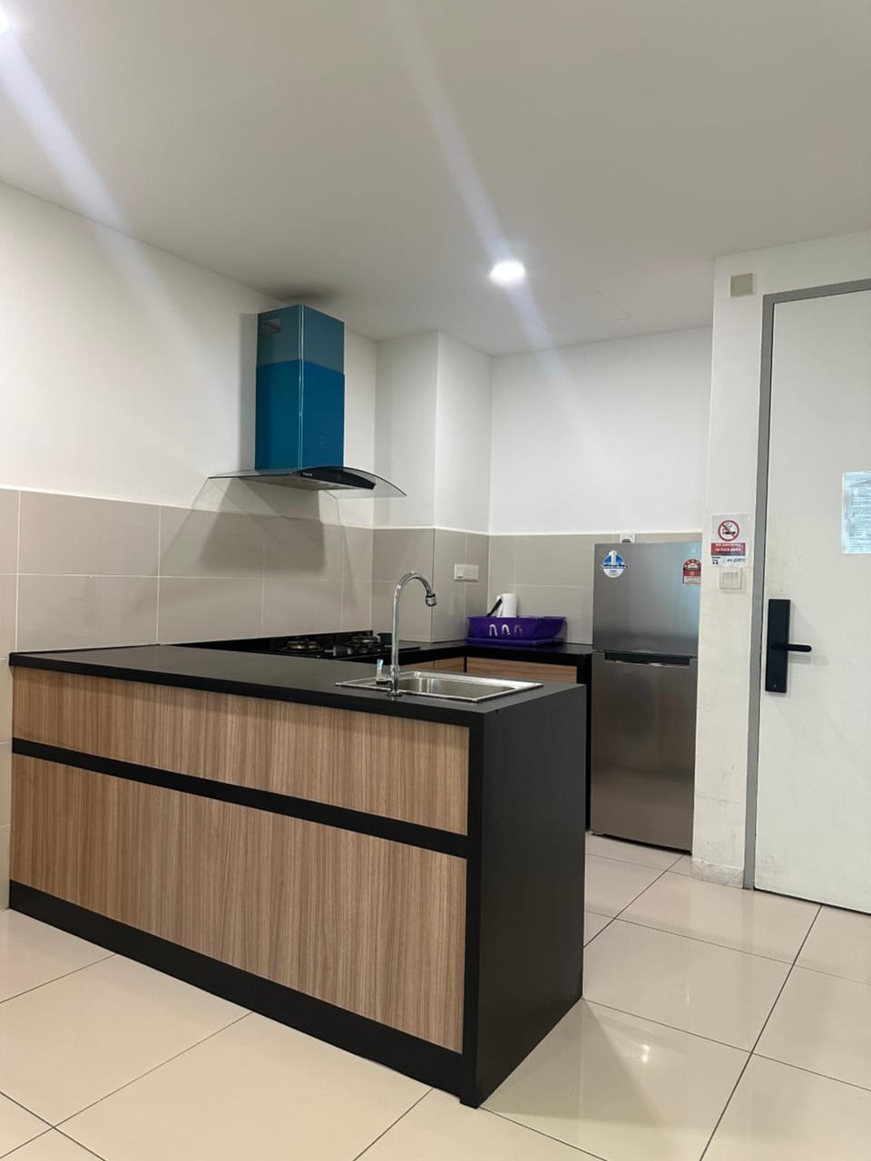 Kitchen or kitchenette, minibar