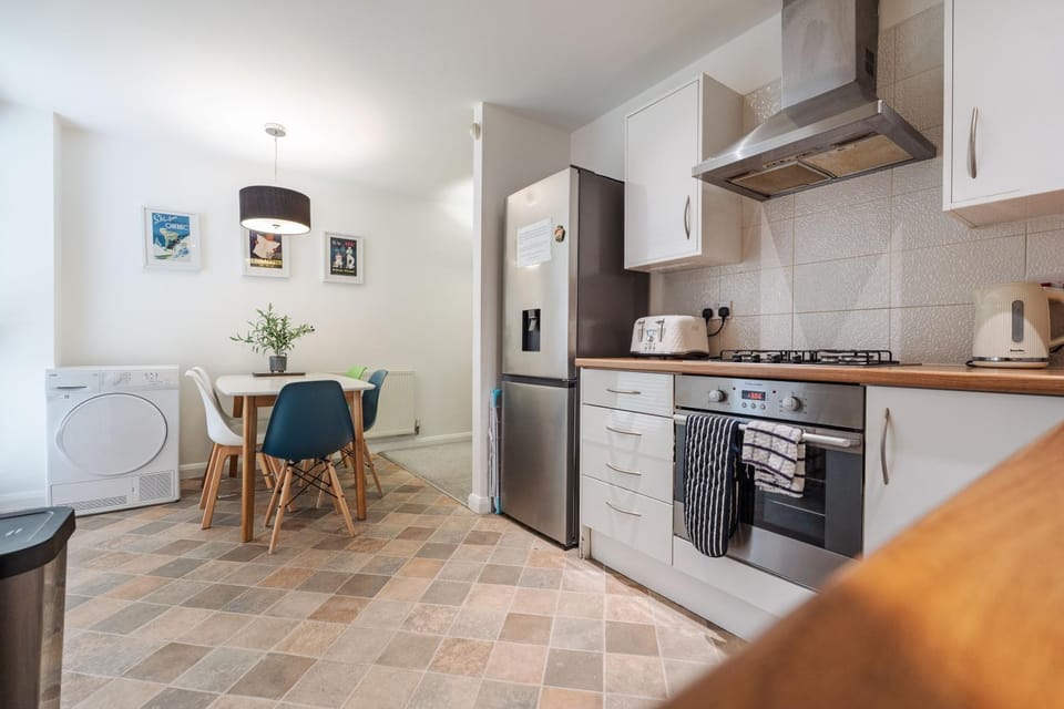 City Stay Haven - Coop Live - Etihad - Sleeps 9 - Free Parking House in Manchester