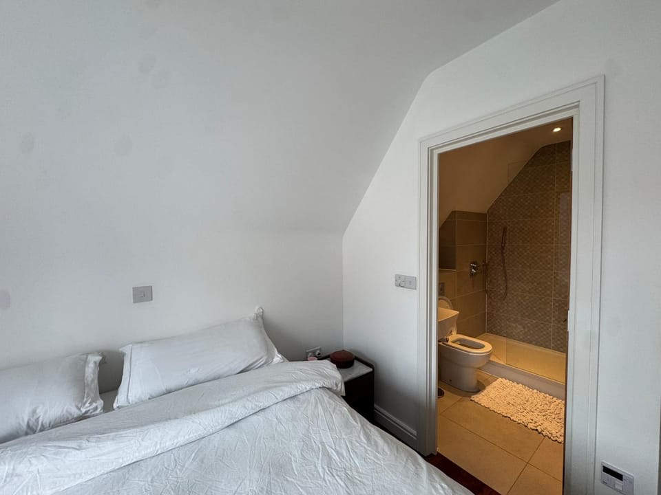 2 Bedroom Apartment in Mill Hill Apartment in London