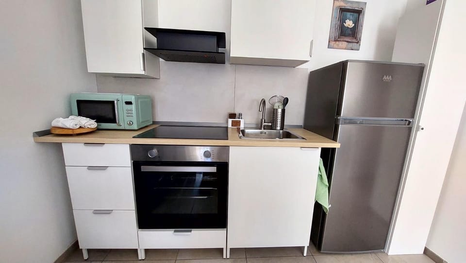 Kitchen or kitchenette, dishwasher, oven, stove