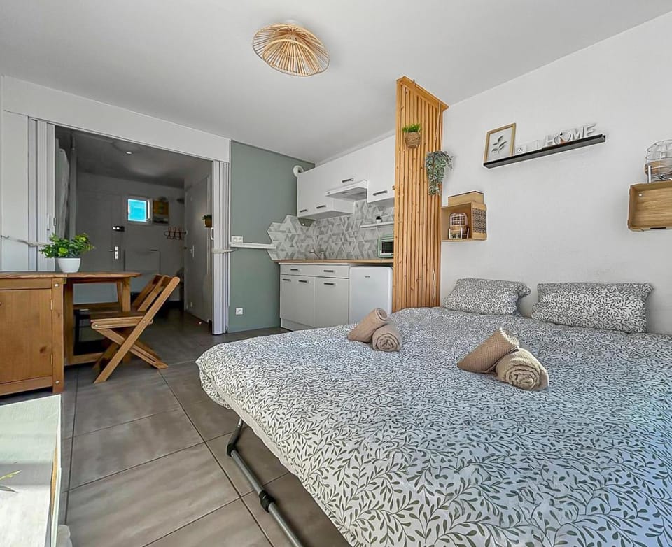 Piscine, Tennis & Vue sur le Port Apartment in Agde