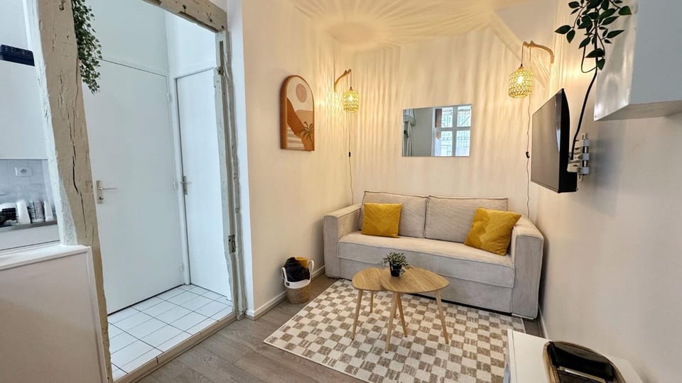 TV and multimedia, Kitchen or kitchenette, Living room, Seating area