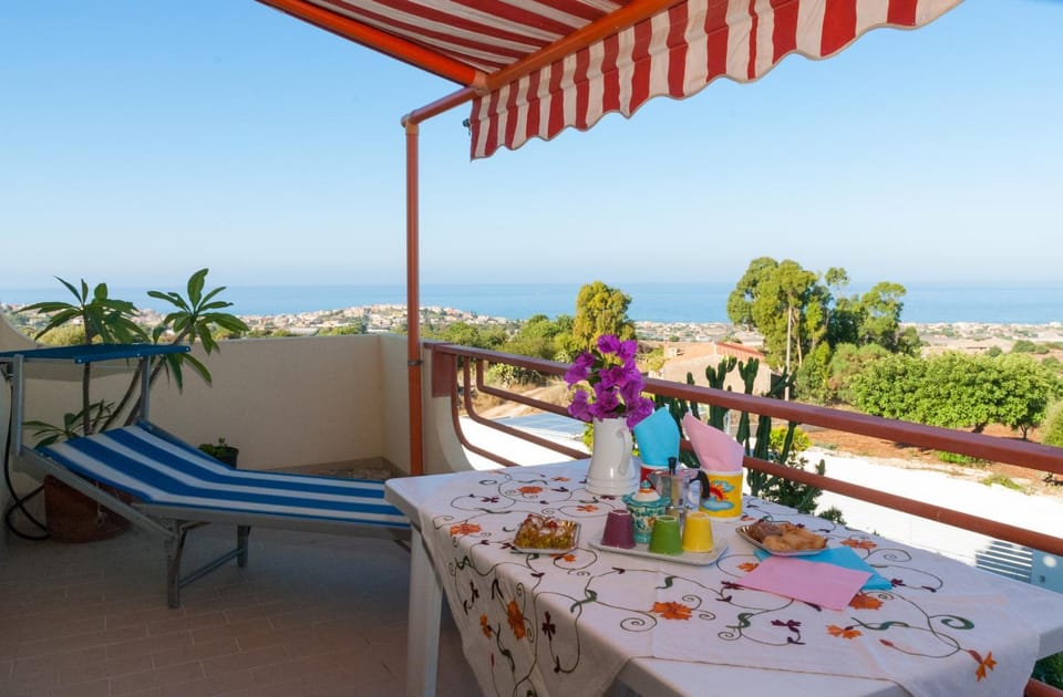 Balcony/Terrace, Seating area, Dining area, Sea view