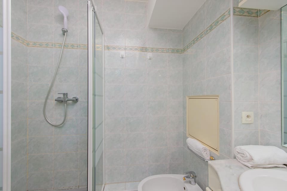 Appart lumineux et bien équipé en centre-ville Apartment in Menton