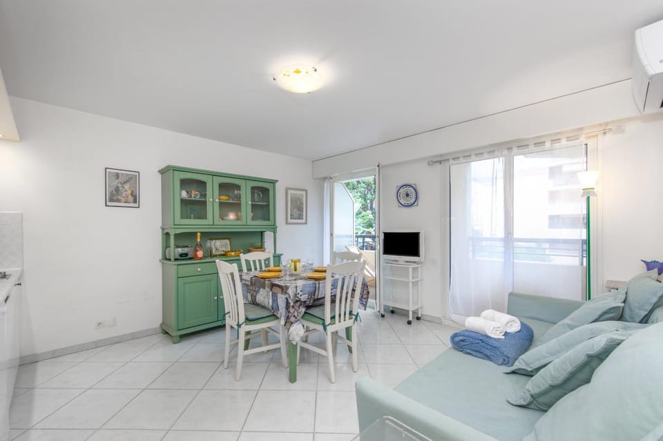 Appart lumineux et bien équipé en centre-ville Apartment in Menton