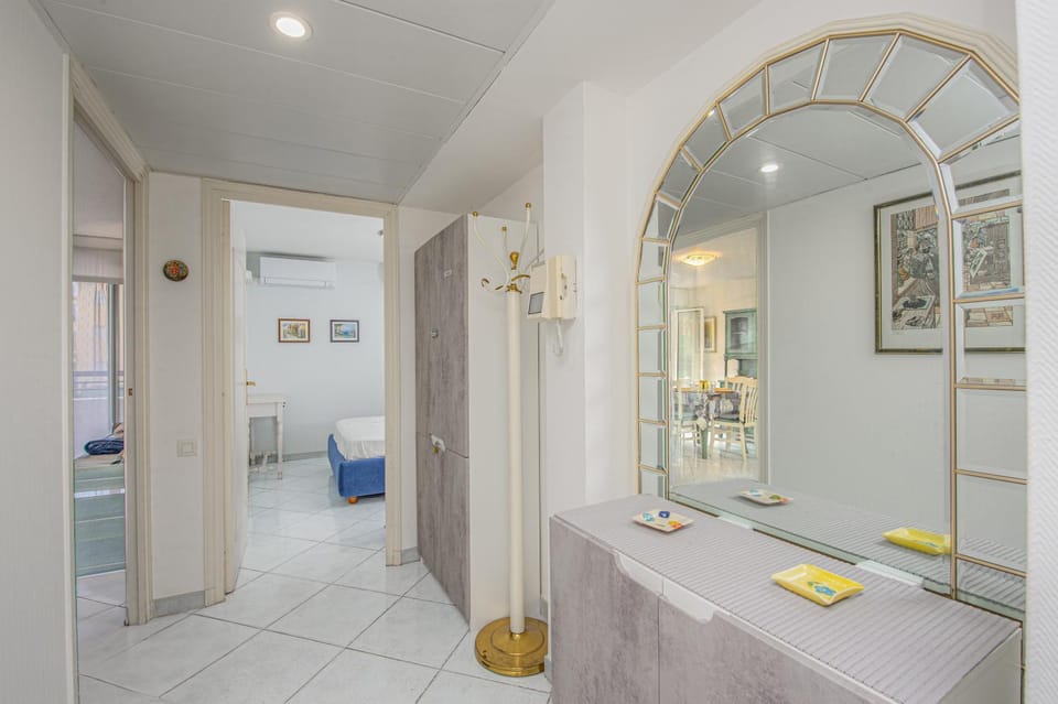 Appart lumineux et bien équipé en centre-ville Apartment in Menton