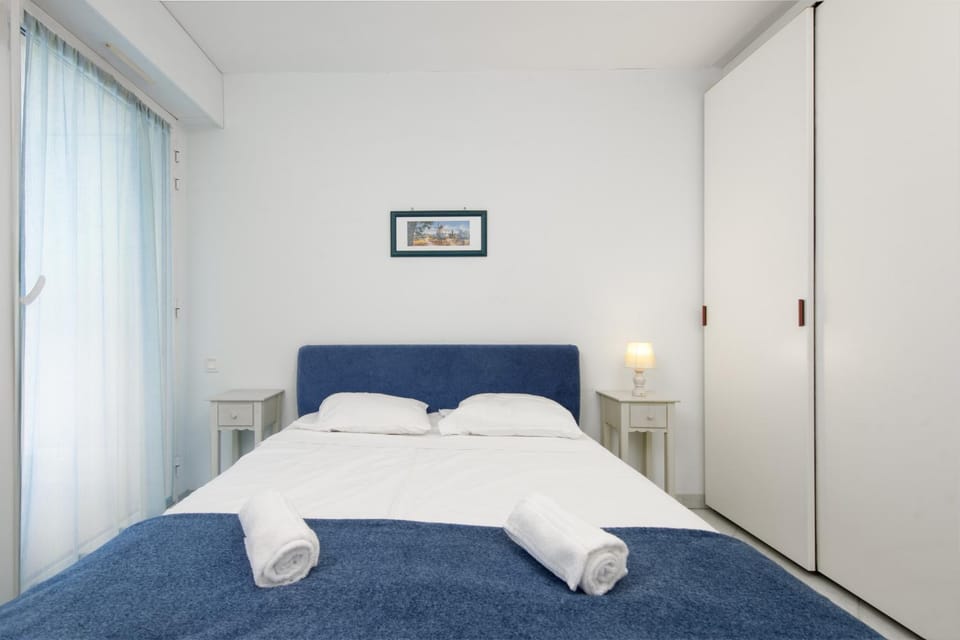 Appart lumineux et bien équipé en centre-ville Apartment in Menton
