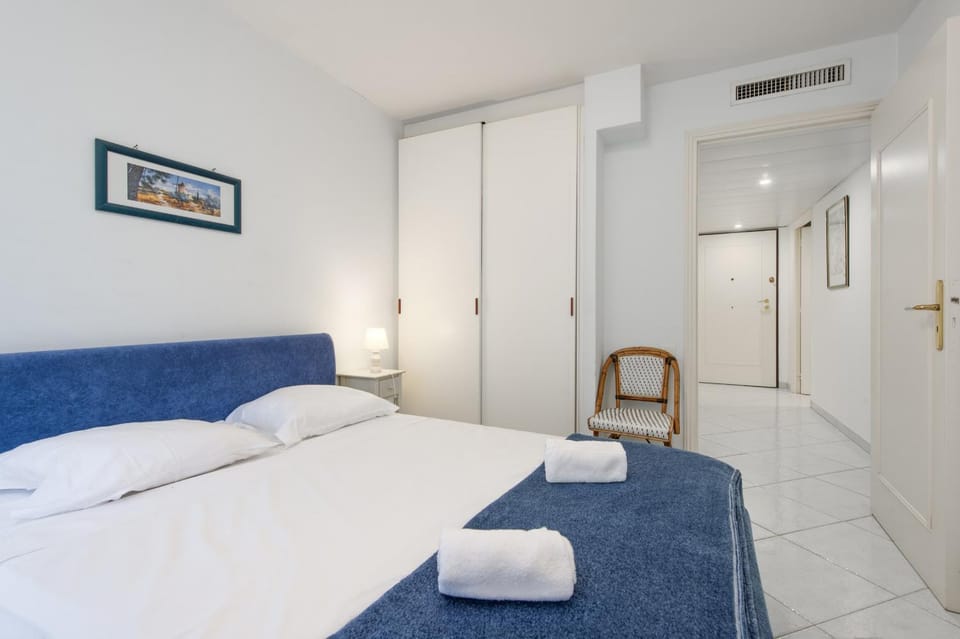 Appart lumineux et bien équipé en centre-ville Apartment in Menton
