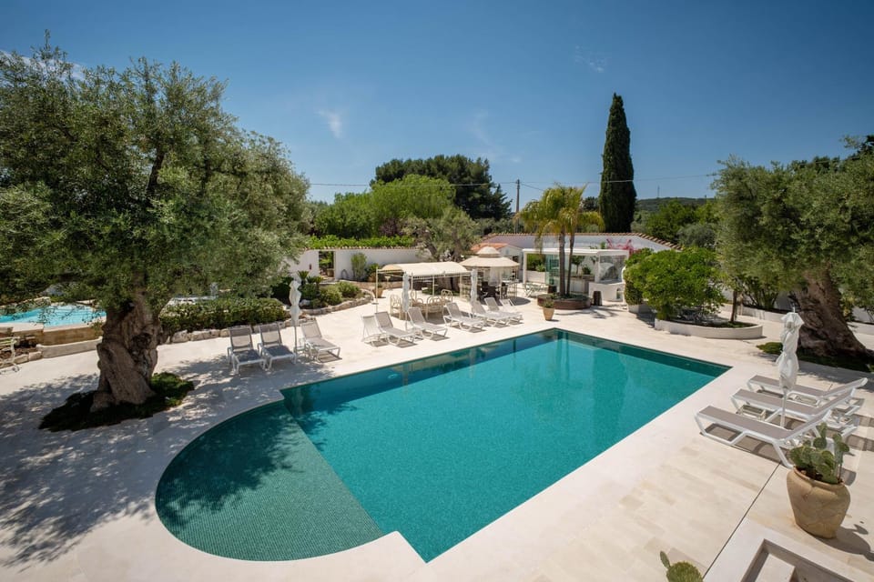 Day, Pool view