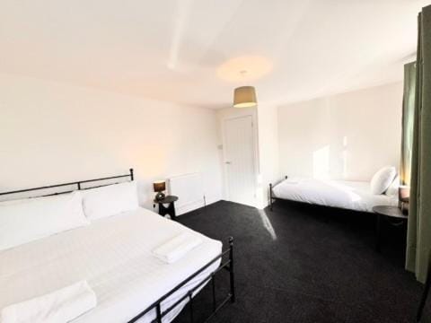Entire New 4 Bed House Southampton 10 Guests House in Southampton