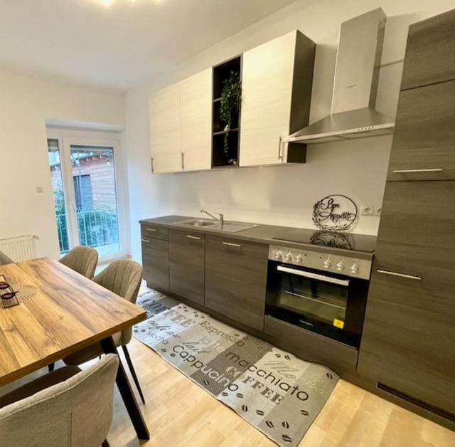 Elegante Wohnung mit Balkon - Nähe Stadthalle Apartment in Graz