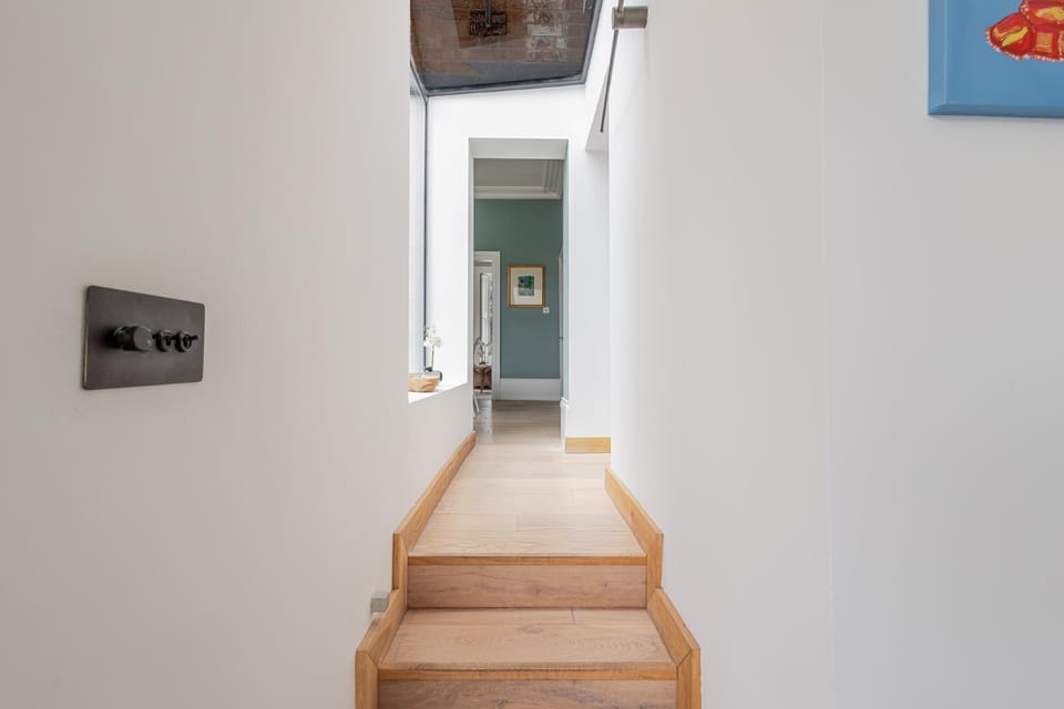 Stylish 5-Bed Townhouse in Prime Leamington Spa Apartment in Royal Leamington Spa