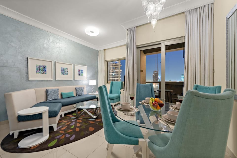 FIRST CLASS 1BR Iconic Burj Khalifa View Apartment in Dubai