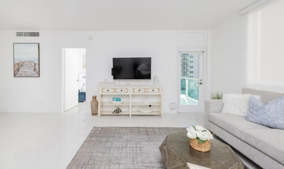 TV and multimedia, Living room, Evening entertainment