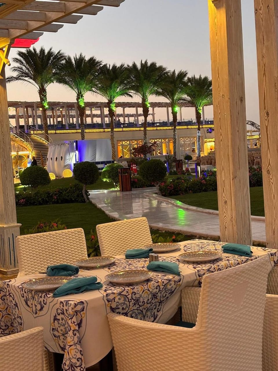 Restaurant/places to eat, Restaurant/places to eat