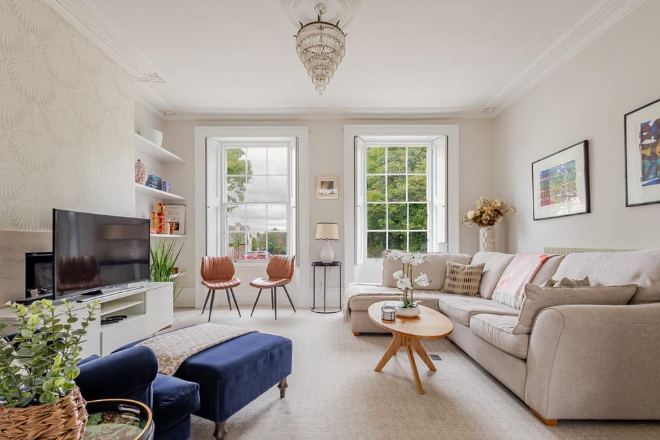 Stunning Townhouse & Basement in Leamington Spa Apartment in Royal Leamington Spa