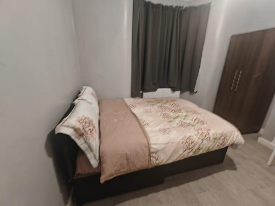 151 Felixstowe road Vacation rental in London