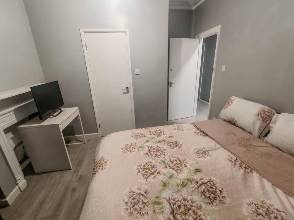 151 Felixstowe road Vacation rental in London