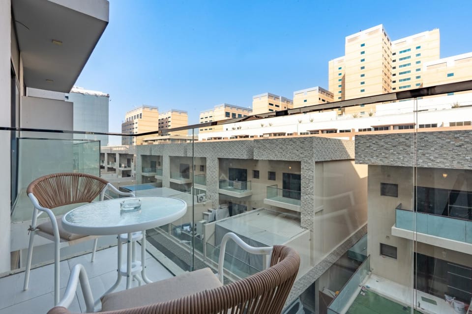 Property building, Day, View (from property/room), Balcony/Terrace