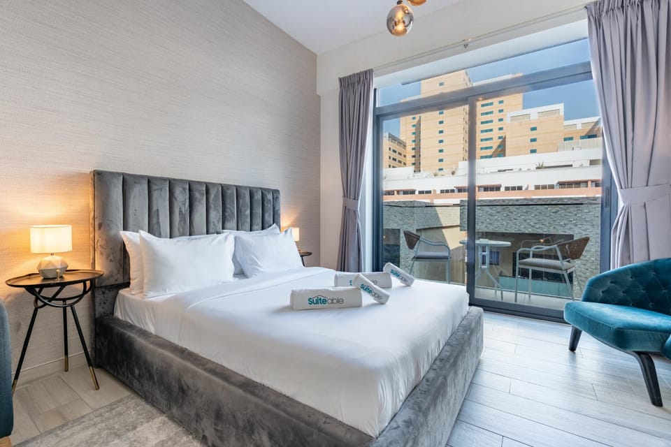 View (from property/room), Photo of the whole room, Seating area, Bedroom