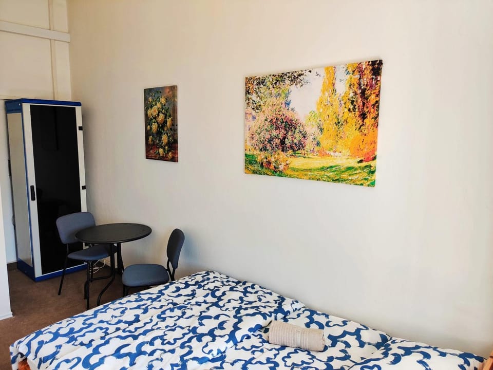 Comfortable 2 Bedroom Flat Free Parking Shared Kitchen Apartment in Prague