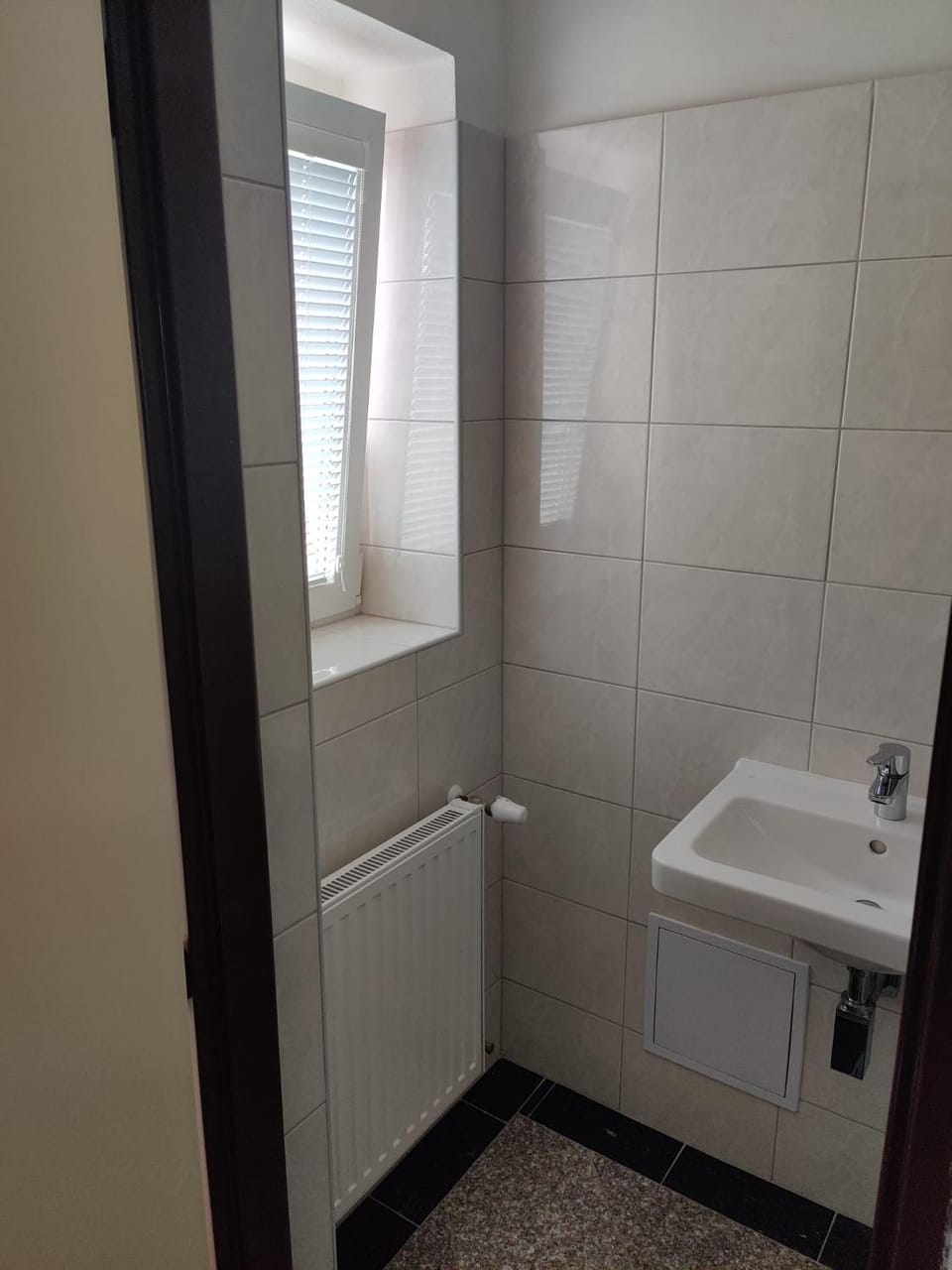Comfortable 2 Bedroom Flat Free Parking Shared Kitchen Apartment in Prague