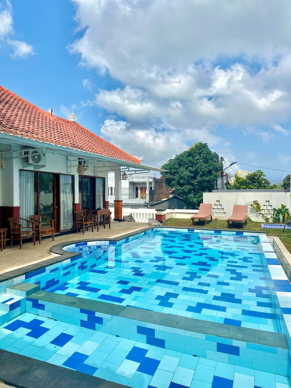 Pool view, Swimming pool, sunbed