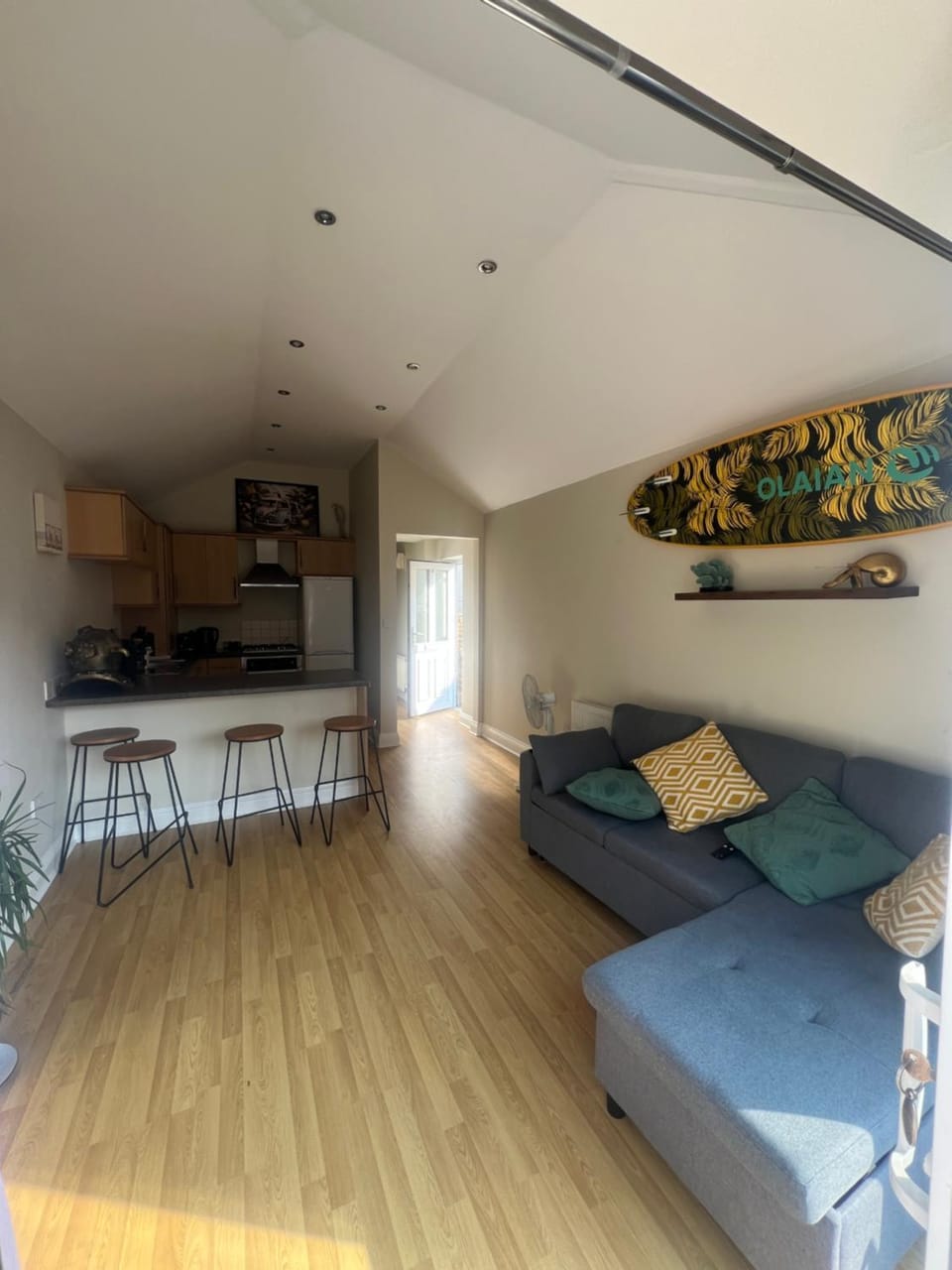 Open plan flat with large garden close to beach Apartment in Bournemouth