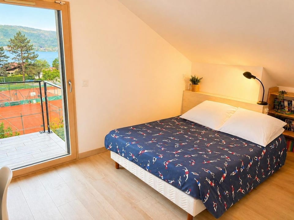 Charmante Vue sur Lac & Parkings Vacation rental in Menthon-Saint-Bernard