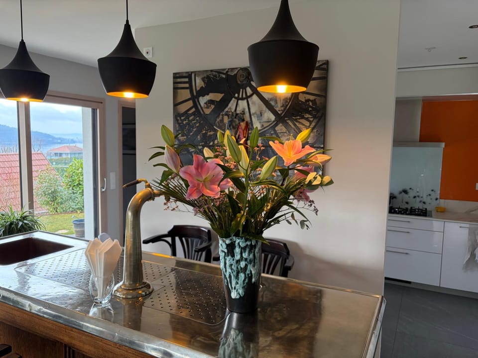 Kitchen or kitchenette, Lounge or bar